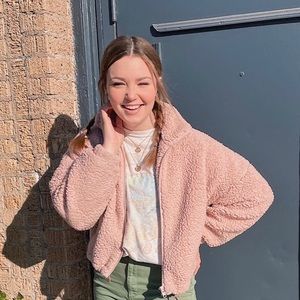 Meet your Posher, Macy